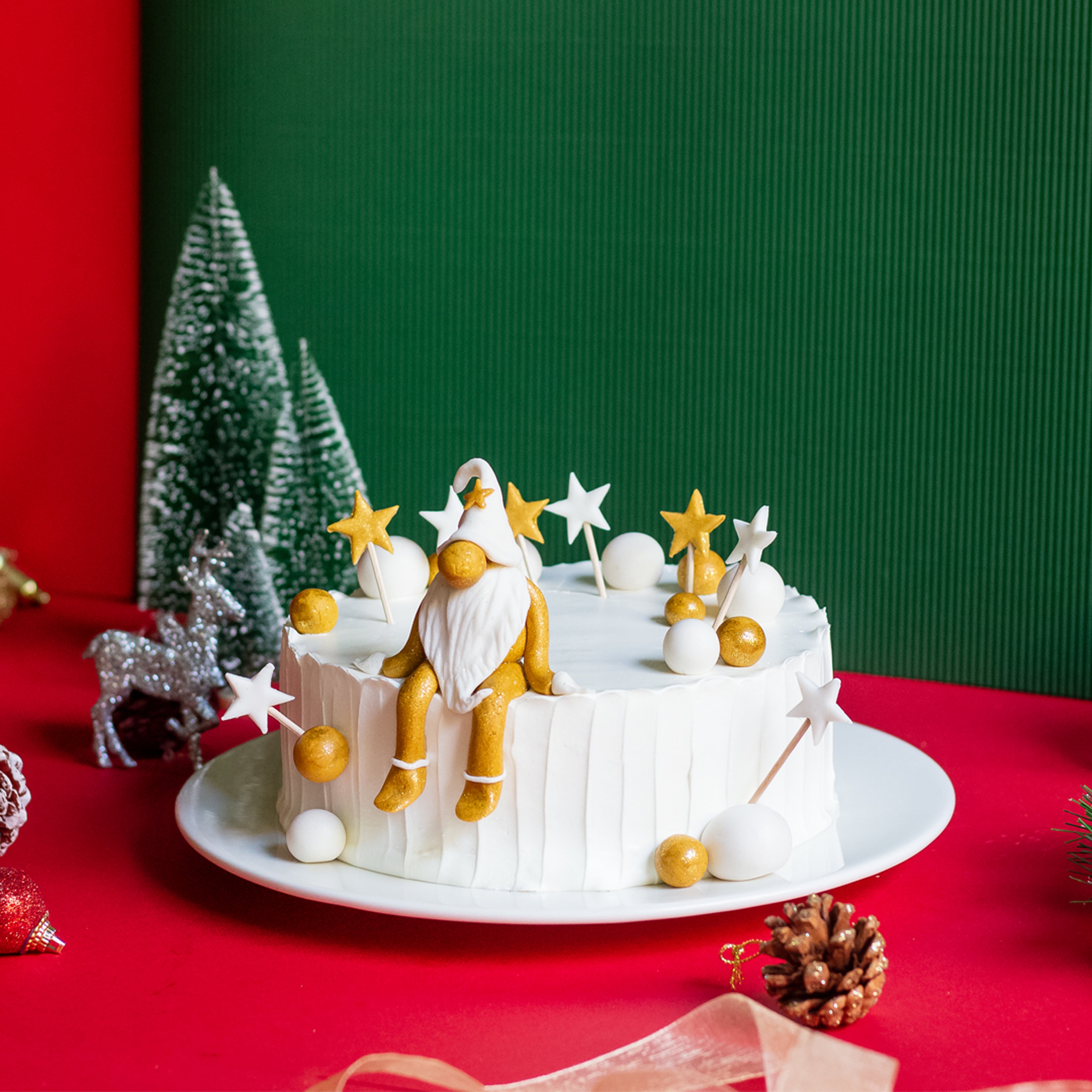 Santa's Dream Cake | Online Cake Delivery - CakeBee